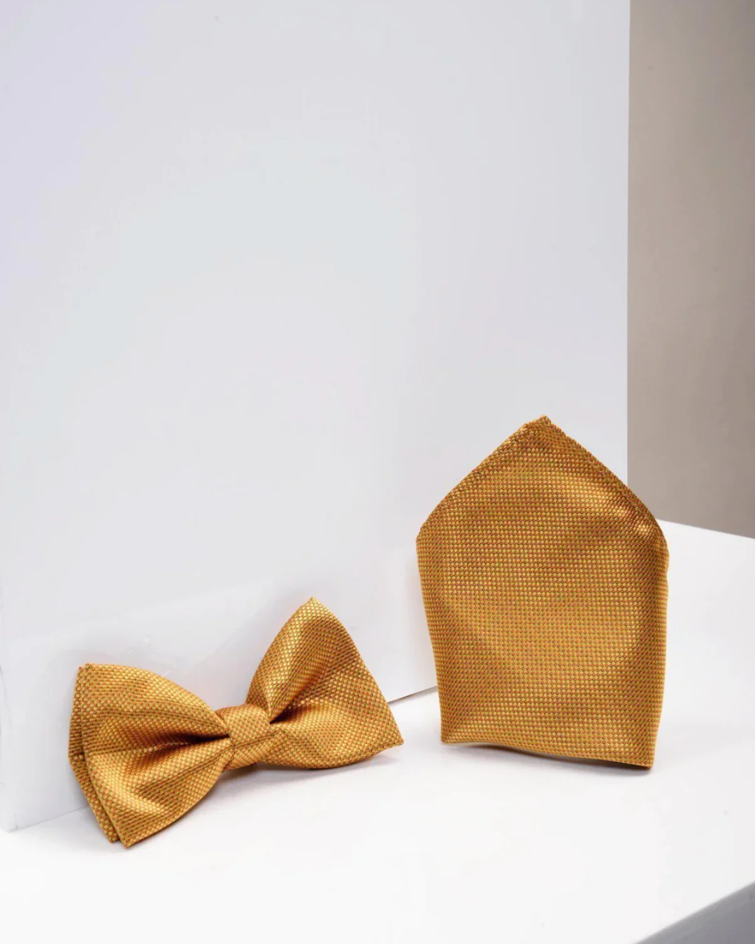 TIE AND POCKET SQUARE - TB17